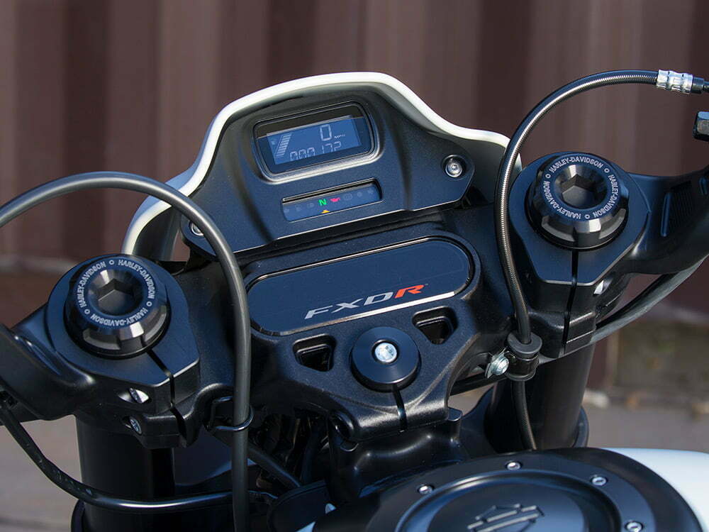 FXDR 114 instrument panel