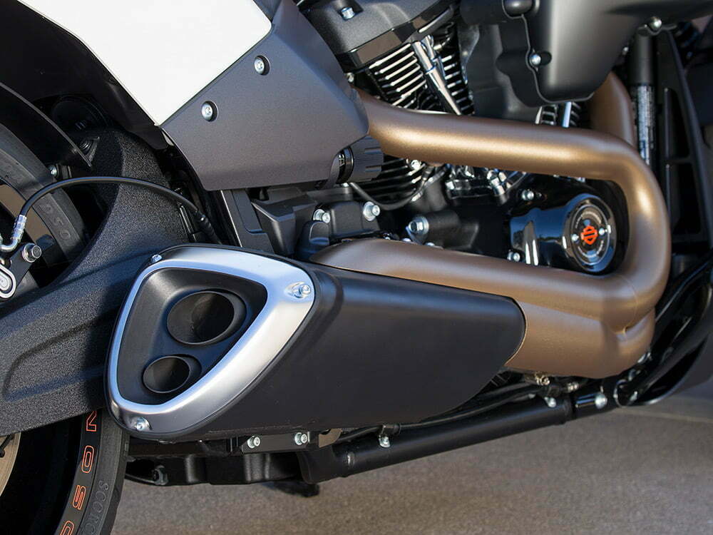 2-into-1 exhaust on FXDR 114 power cruiser